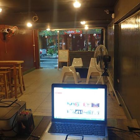 Wacky Fun Party Hostel Bangkok Exterior foto