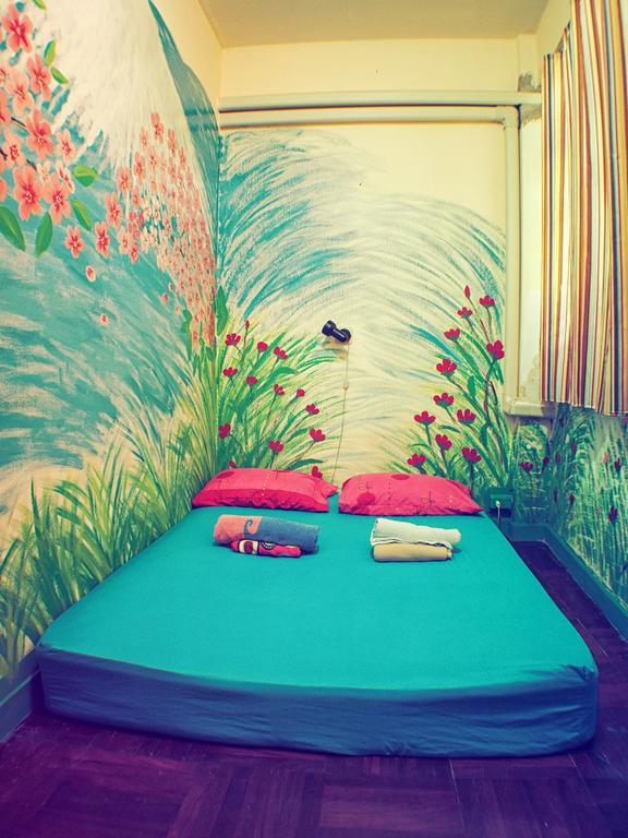 Wacky Fun Party Hostel Bangkok Exterior foto