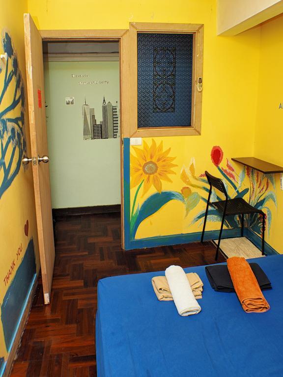 Wacky Fun Party Hostel Bangkok Exterior foto