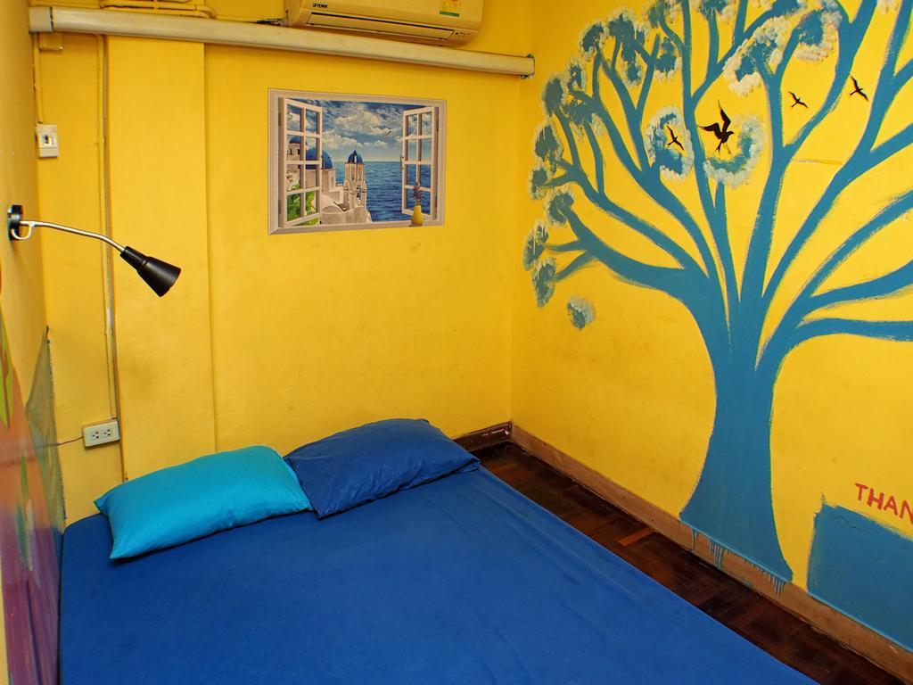 Wacky Fun Party Hostel Bangkok Exterior foto