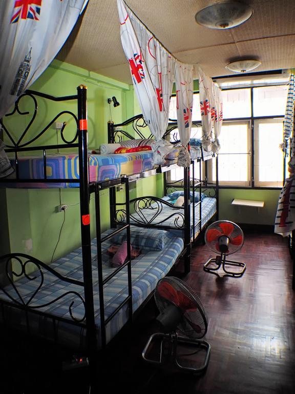 Wacky Fun Party Hostel Bangkok Exterior foto