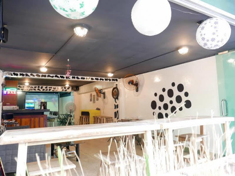 Wacky Fun Party Hostel Bangkok Exterior foto